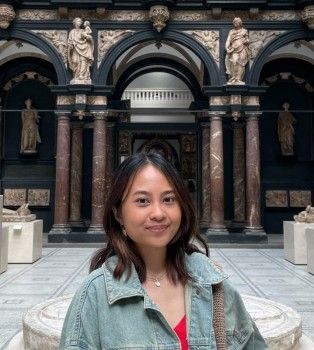 Photograph of Sofia De Leon with stone collumns and arches behind